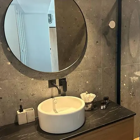 Nanas Luxury And Cozy Apartment